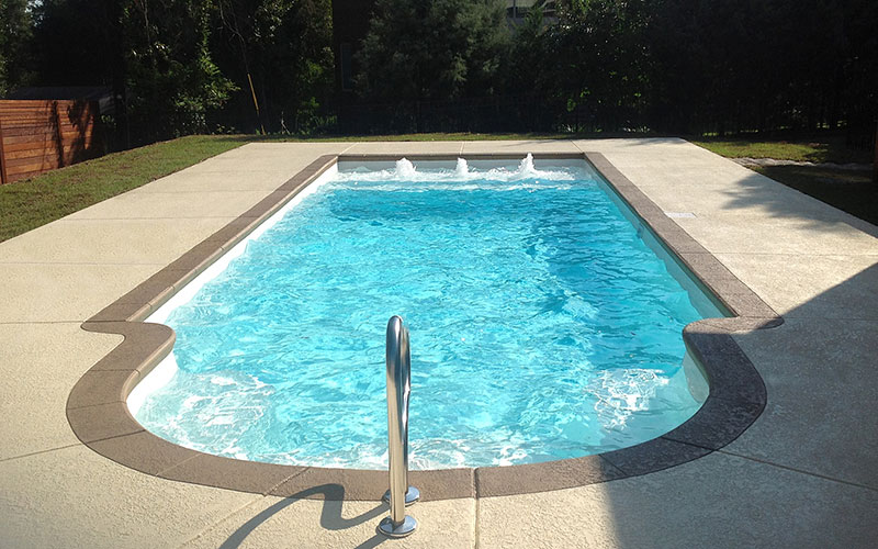Alaglas Pools Majestic fiberglass swimming pool in white